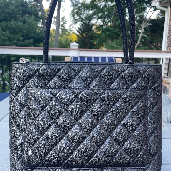 Vintage Chanel Medallion Quilted Tote Handbag - Picture 3 of 16